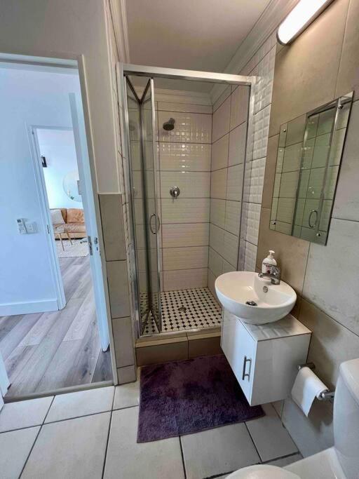 Modern, Trendy And Comfortable 2 Bedroom Apartment In Cape Town Eksteriør bilde