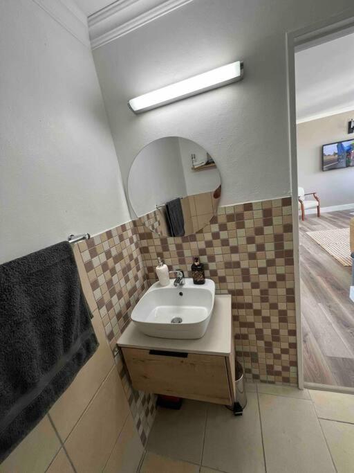 Modern, Trendy And Comfortable 2 Bedroom Apartment In Cape Town Eksteriør bilde