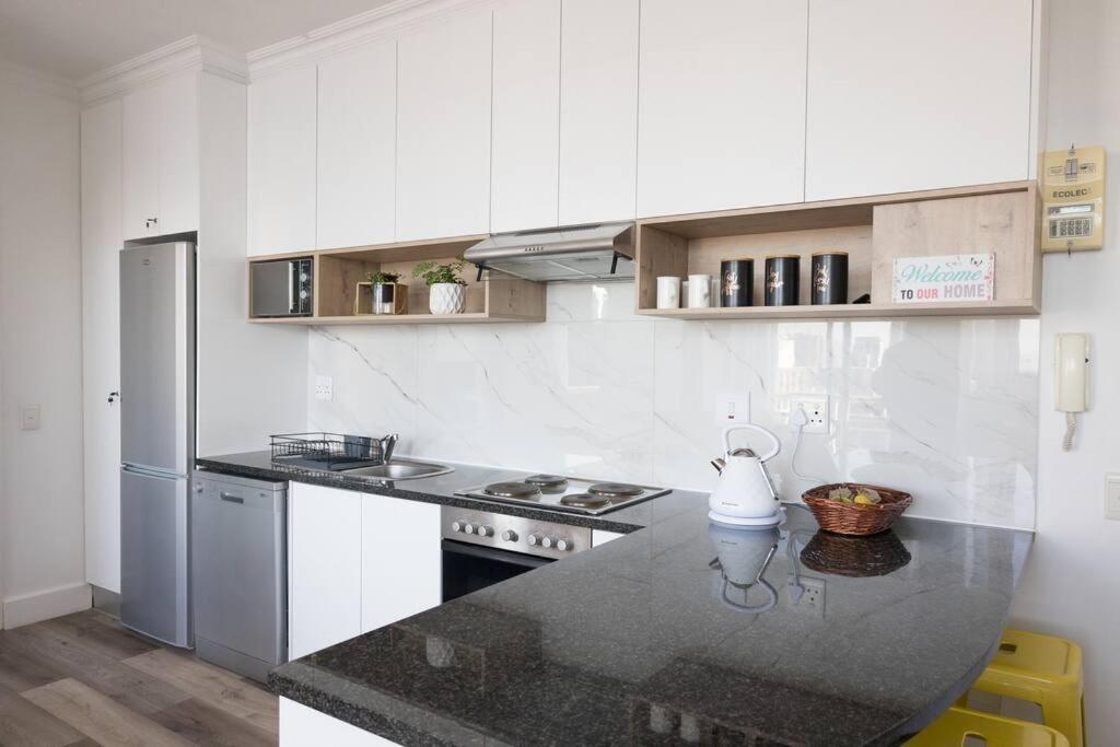 Modern, Trendy And Comfortable 2 Bedroom Apartment In Cape Town Eksteriør bilde