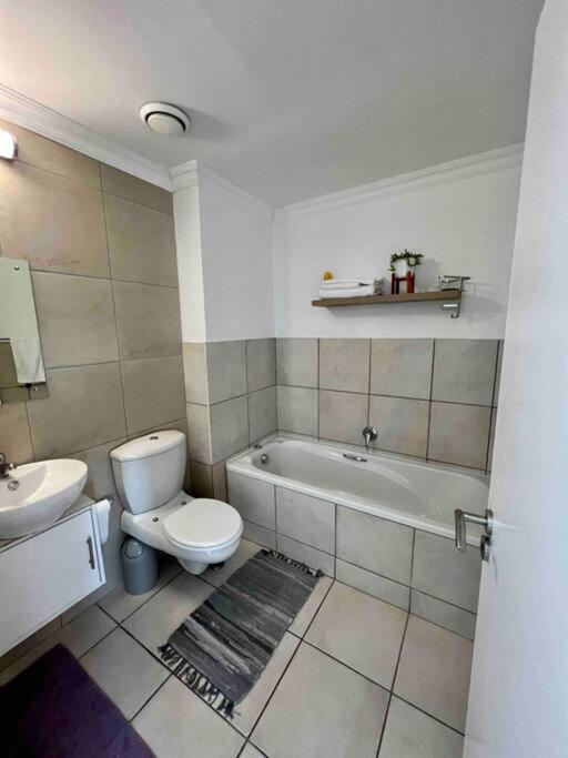 Modern, Trendy And Comfortable 2 Bedroom Apartment In Cape Town Eksteriør bilde