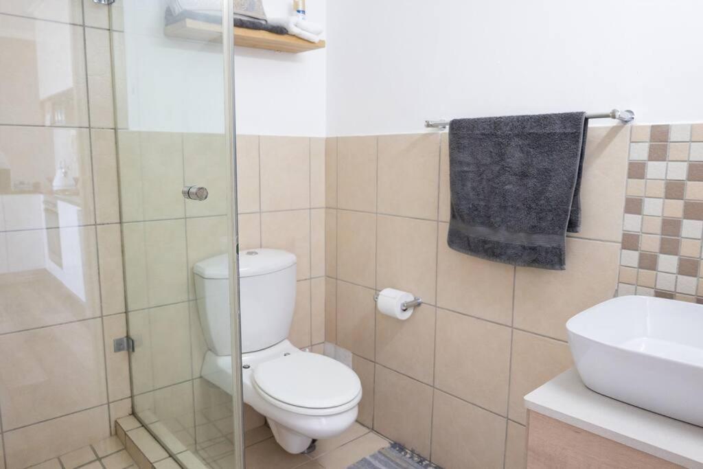 Modern, Trendy And Comfortable 2 Bedroom Apartment In Cape Town Eksteriør bilde
