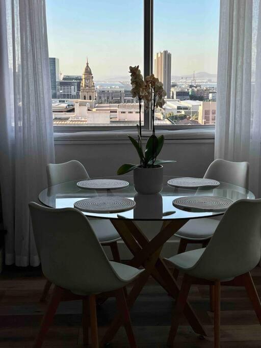 Modern, Trendy And Comfortable 2 Bedroom Apartment In Cape Town Eksteriør bilde