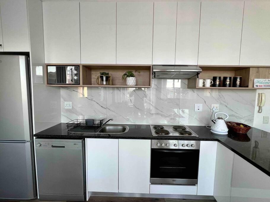 Modern, Trendy And Comfortable 2 Bedroom Apartment In Cape Town Eksteriør bilde