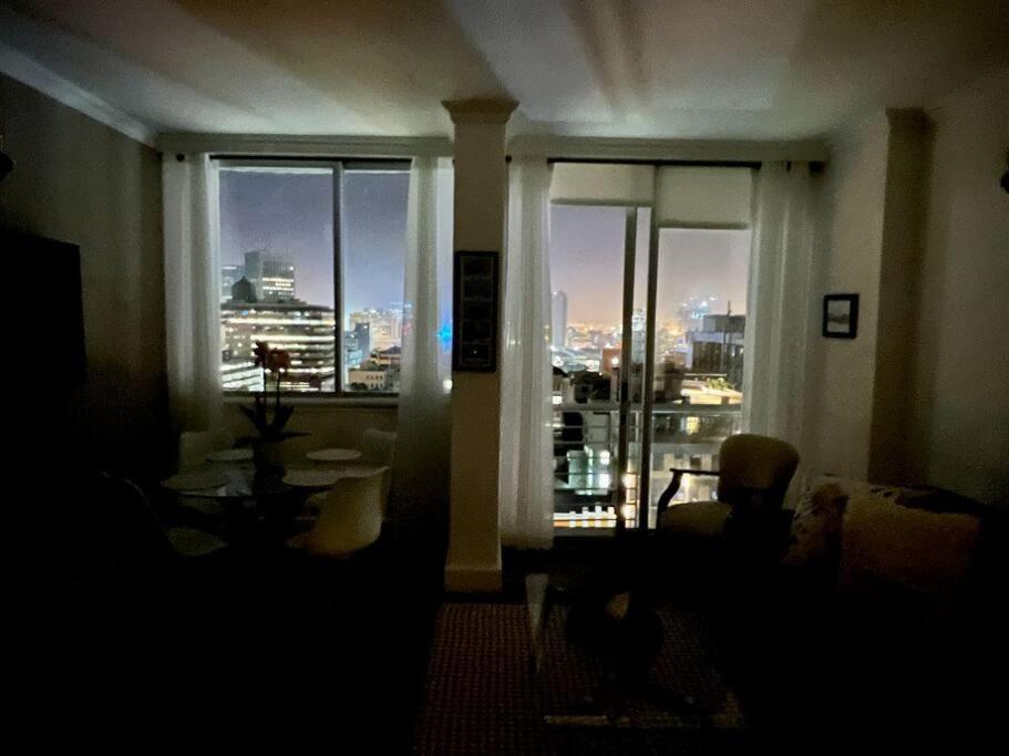 Modern, Trendy And Comfortable 2 Bedroom Apartment In Cape Town Eksteriør bilde