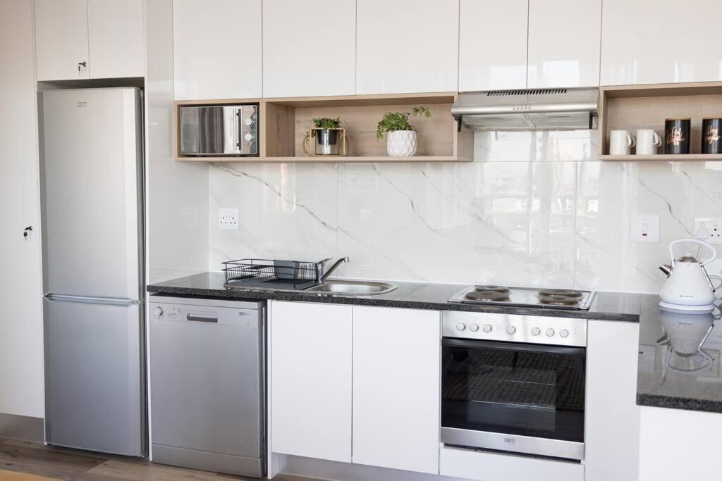 Modern, Trendy And Comfortable 2 Bedroom Apartment In Cape Town Eksteriør bilde